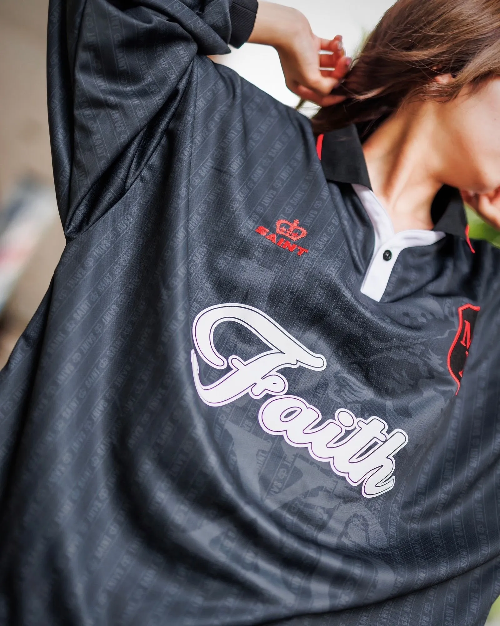 SAINT M×××××× SOCCER SHIRT 'FAITH'/BLK FAITH Football Long Sleeve Black S-XL This design has a lot of craftsmanship Digital fabric printing/front positioning printing laser cutting Offset printing + flocking printing + embossing Imported Behringer machine embroidery Flat machine collar + cuffs Genuine consistent main mark/wash mark/cherub mark